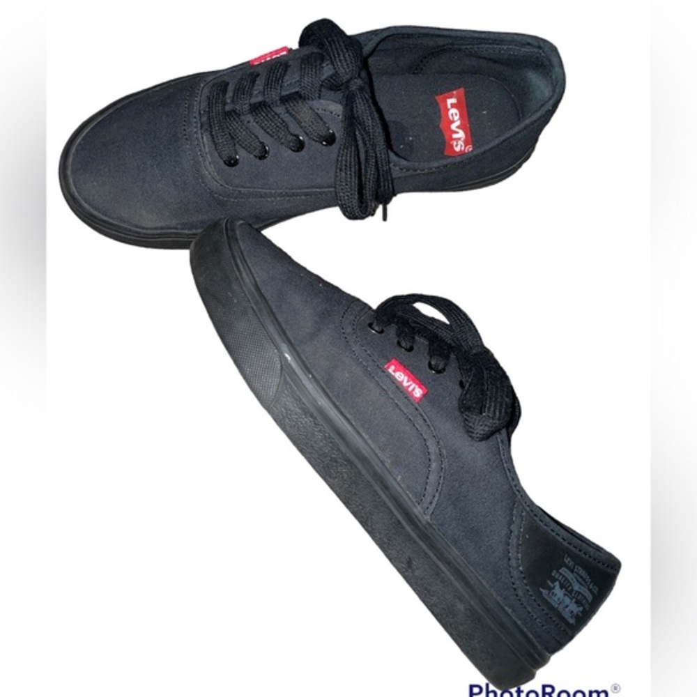 Womens Levis shoes 6.5